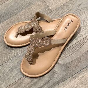 Like New Women’s Tan Sandals